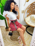 Maglia bianca con rouches sulla manica