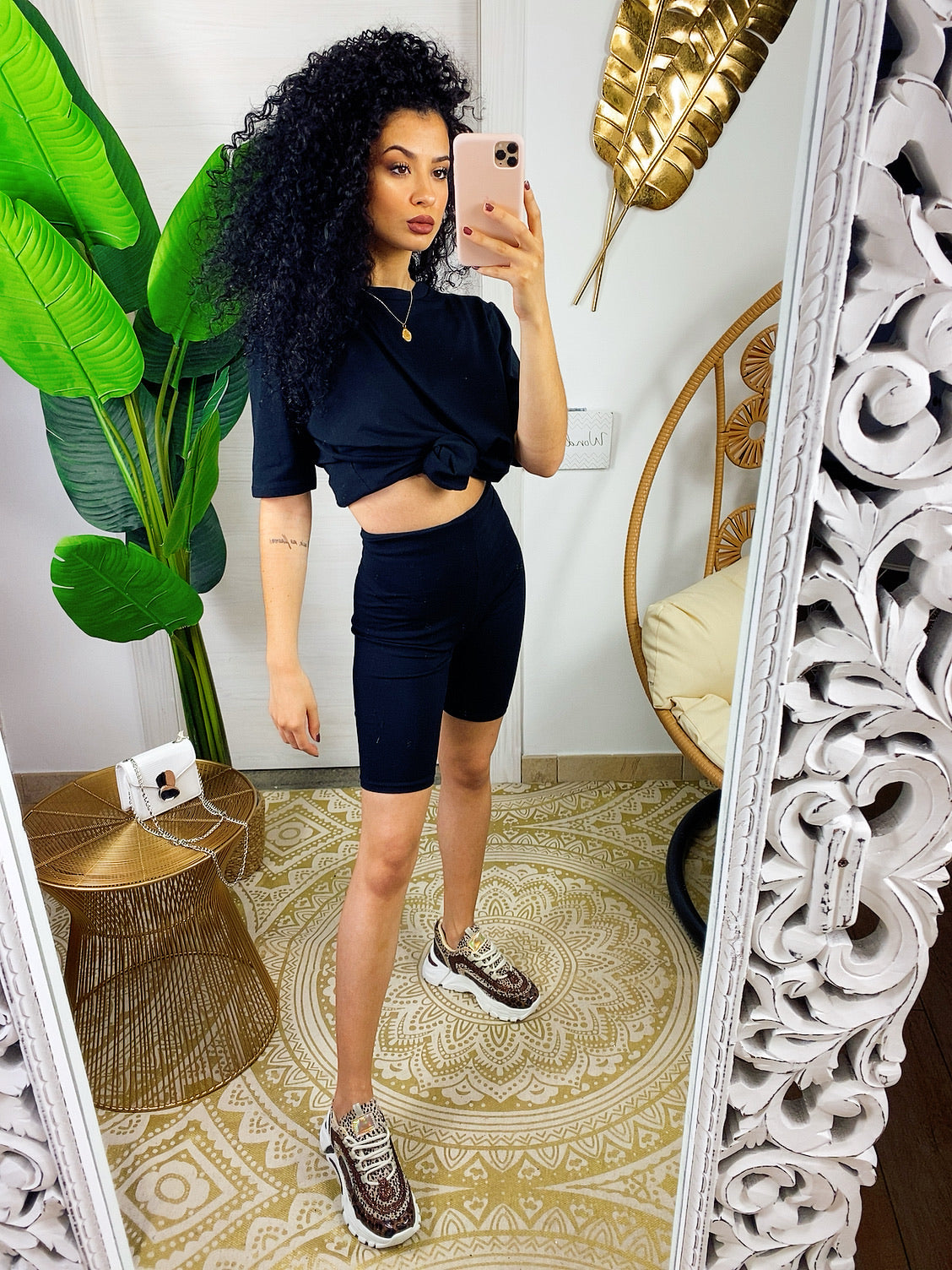 Completo sportivo maglia e pantaloncino nero