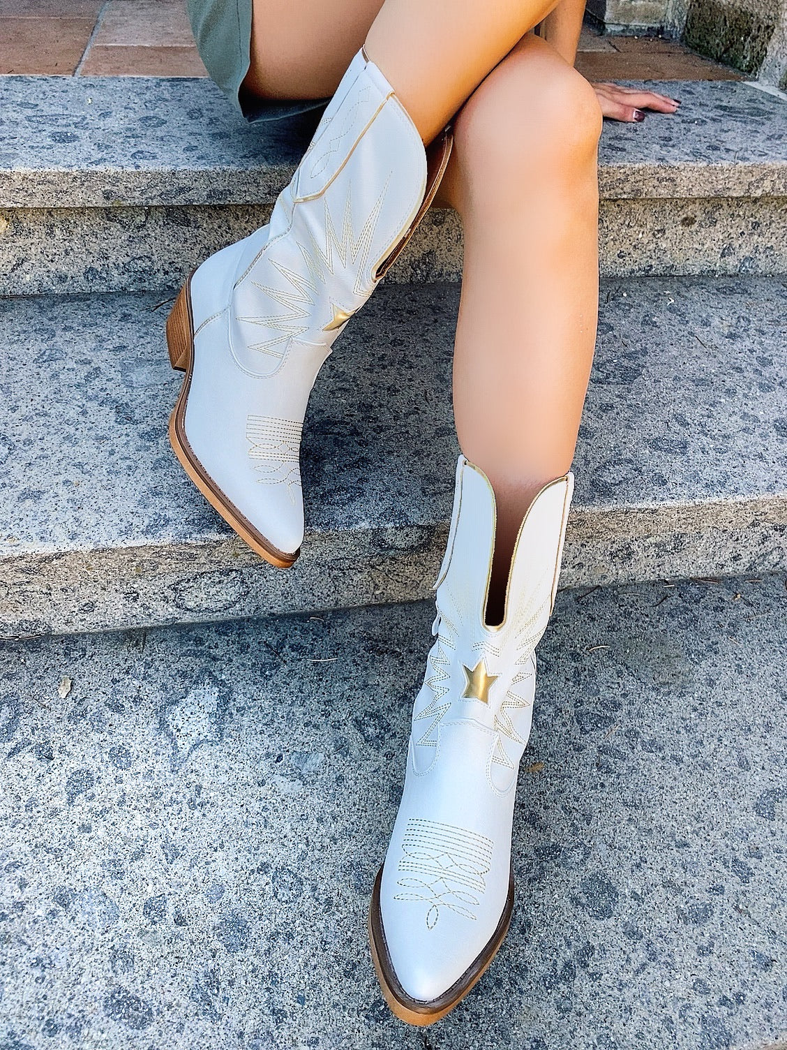 Texano bianco con stella oro