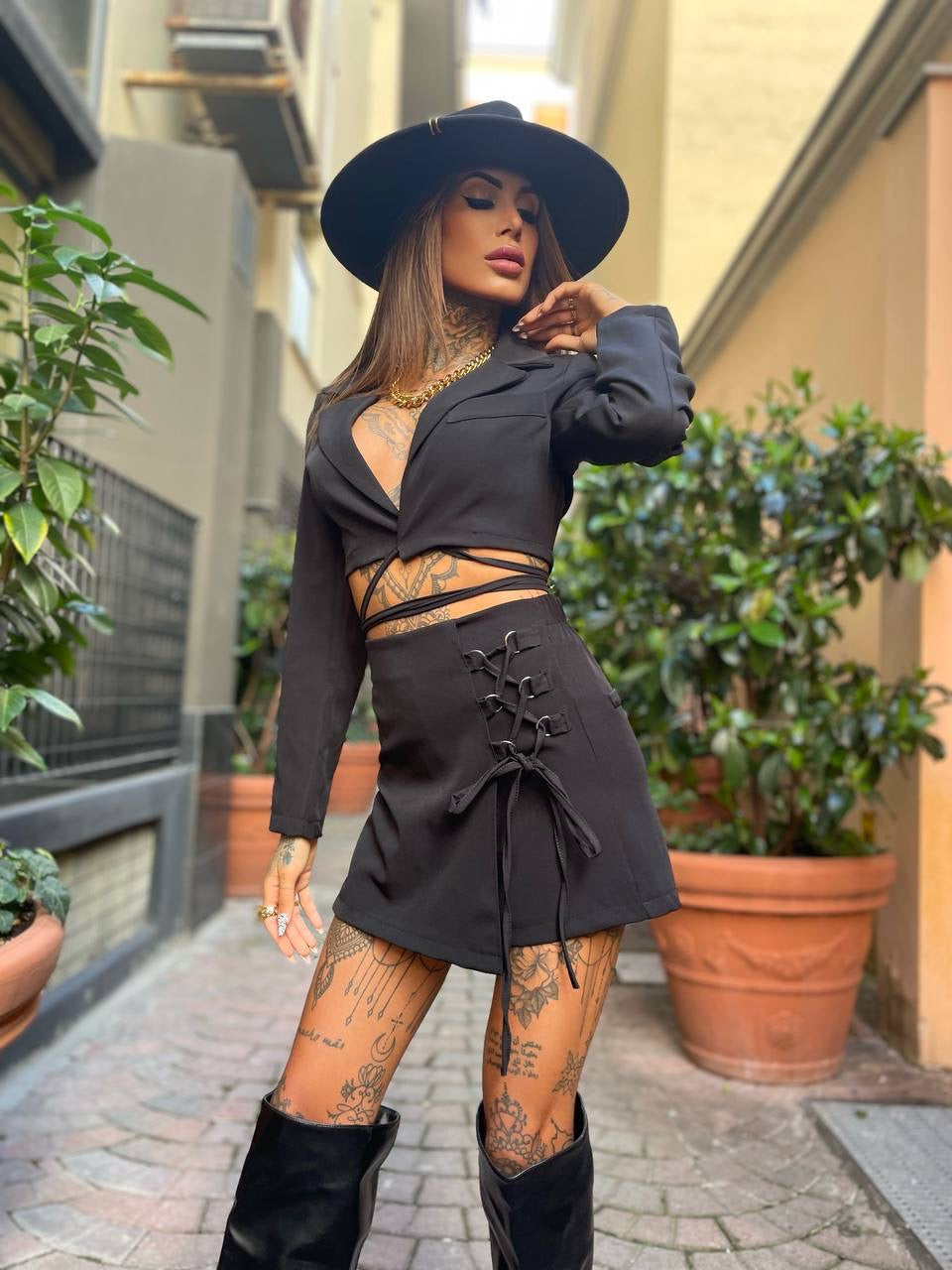 Completo top e pantagonna con stringhe  nero