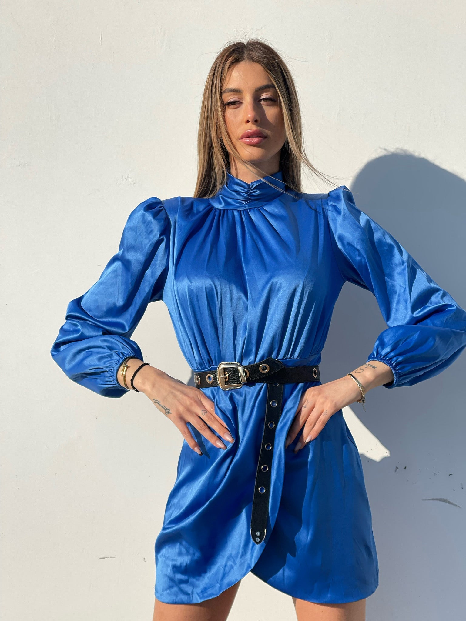 Abito in raso blu elettrico