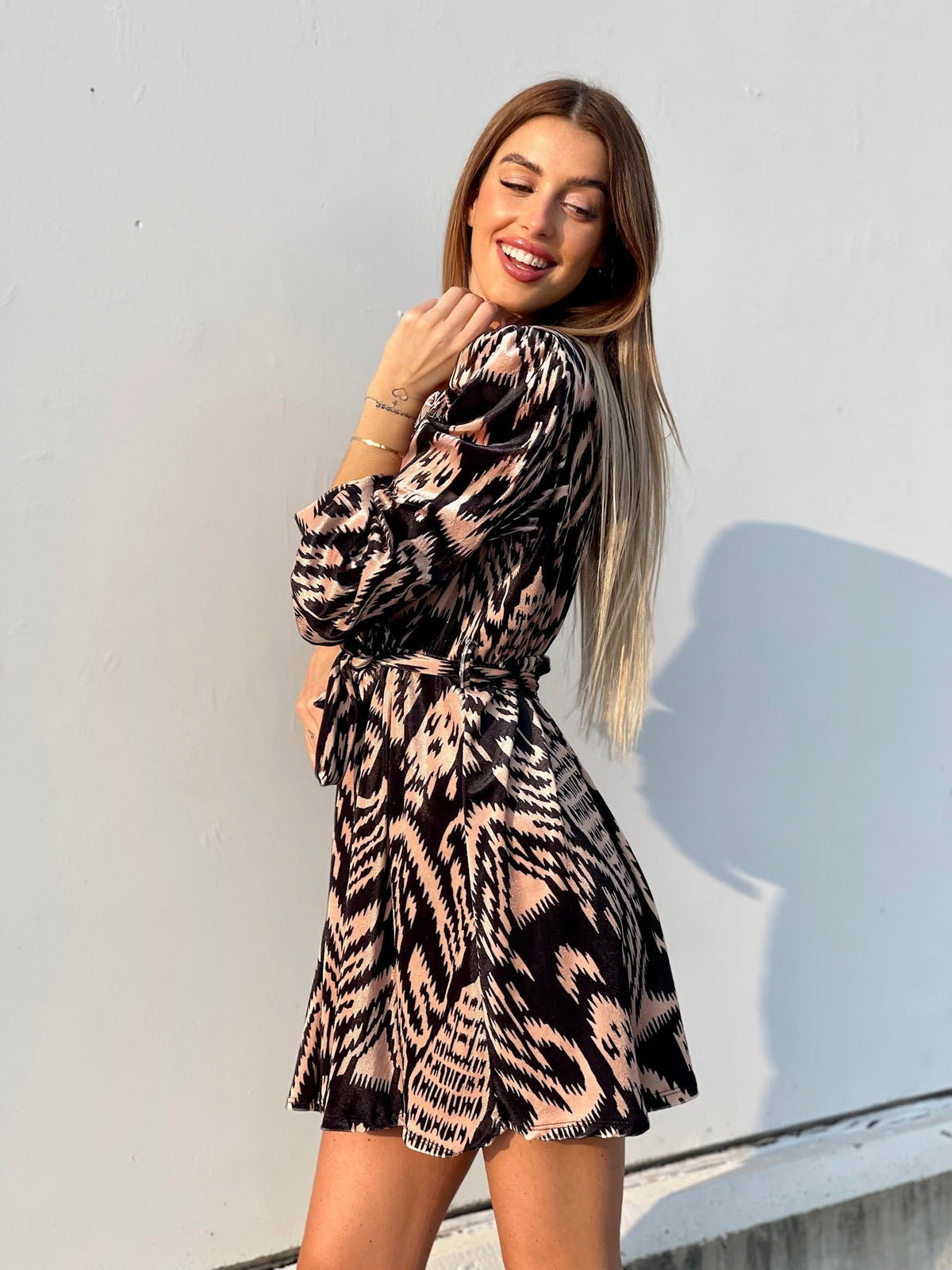 Abito in velluto nero beige