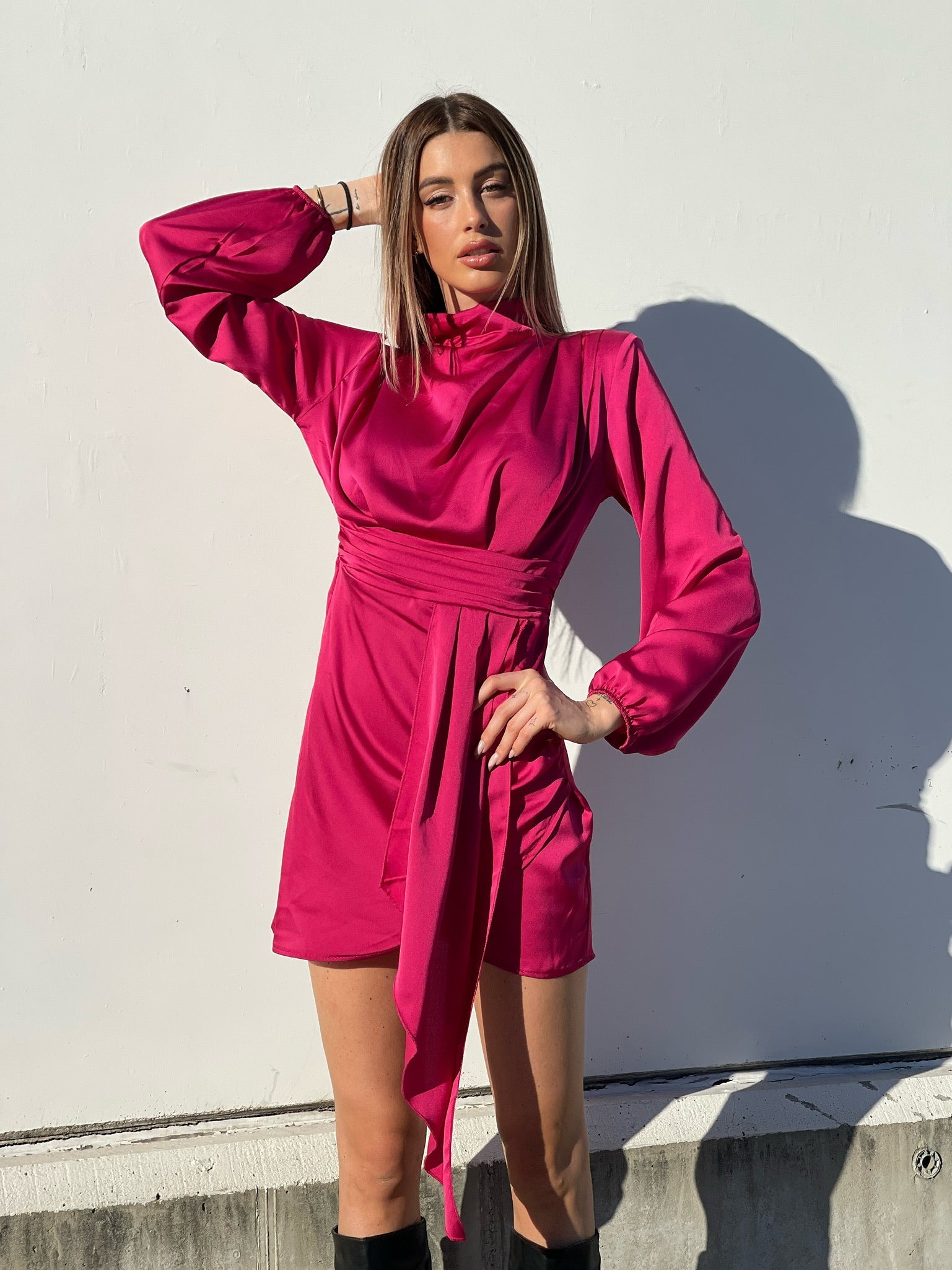 Abito in raso con fusciacca peonia