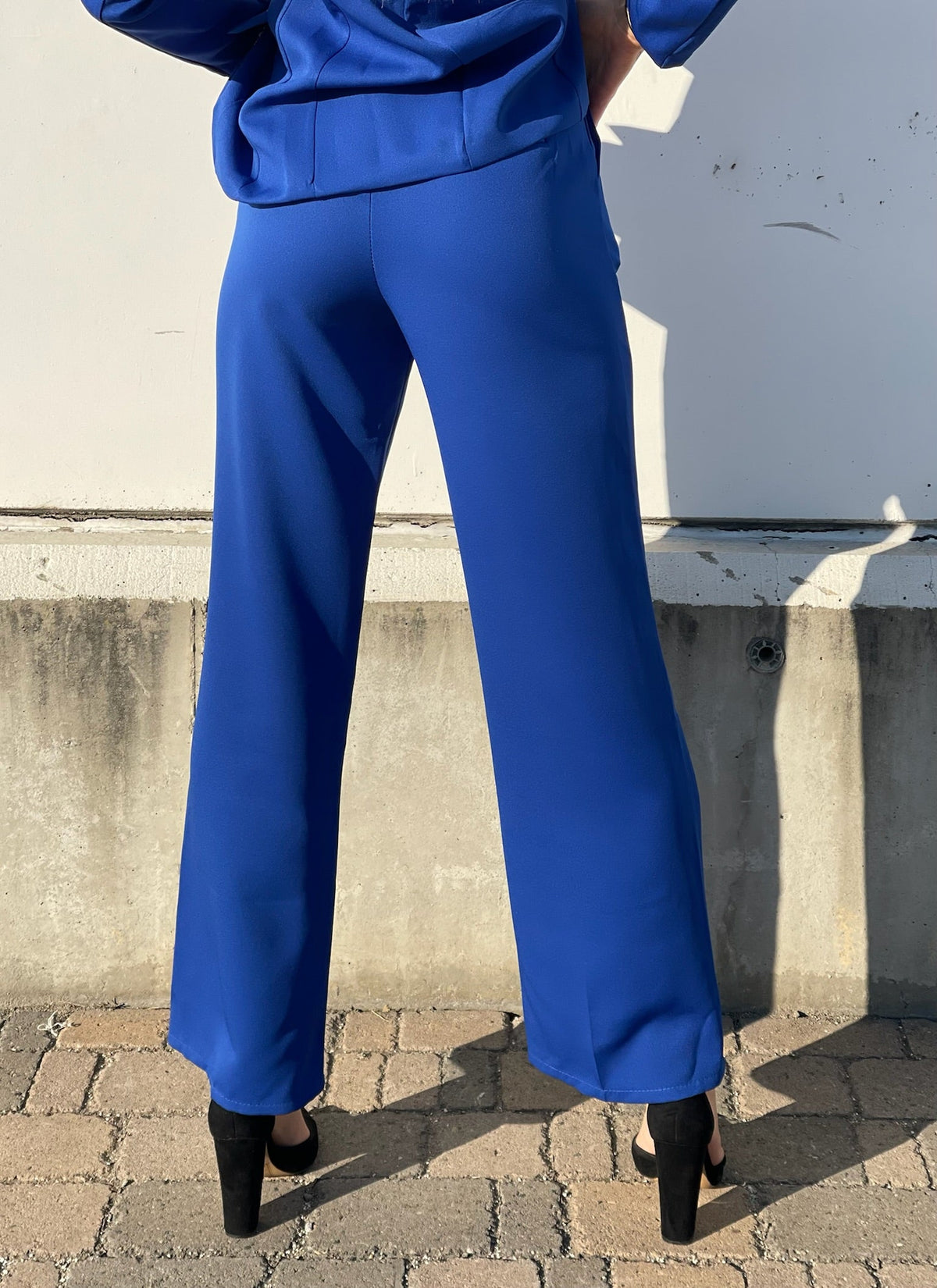 Completo giacca e pantalone blu elettrico
