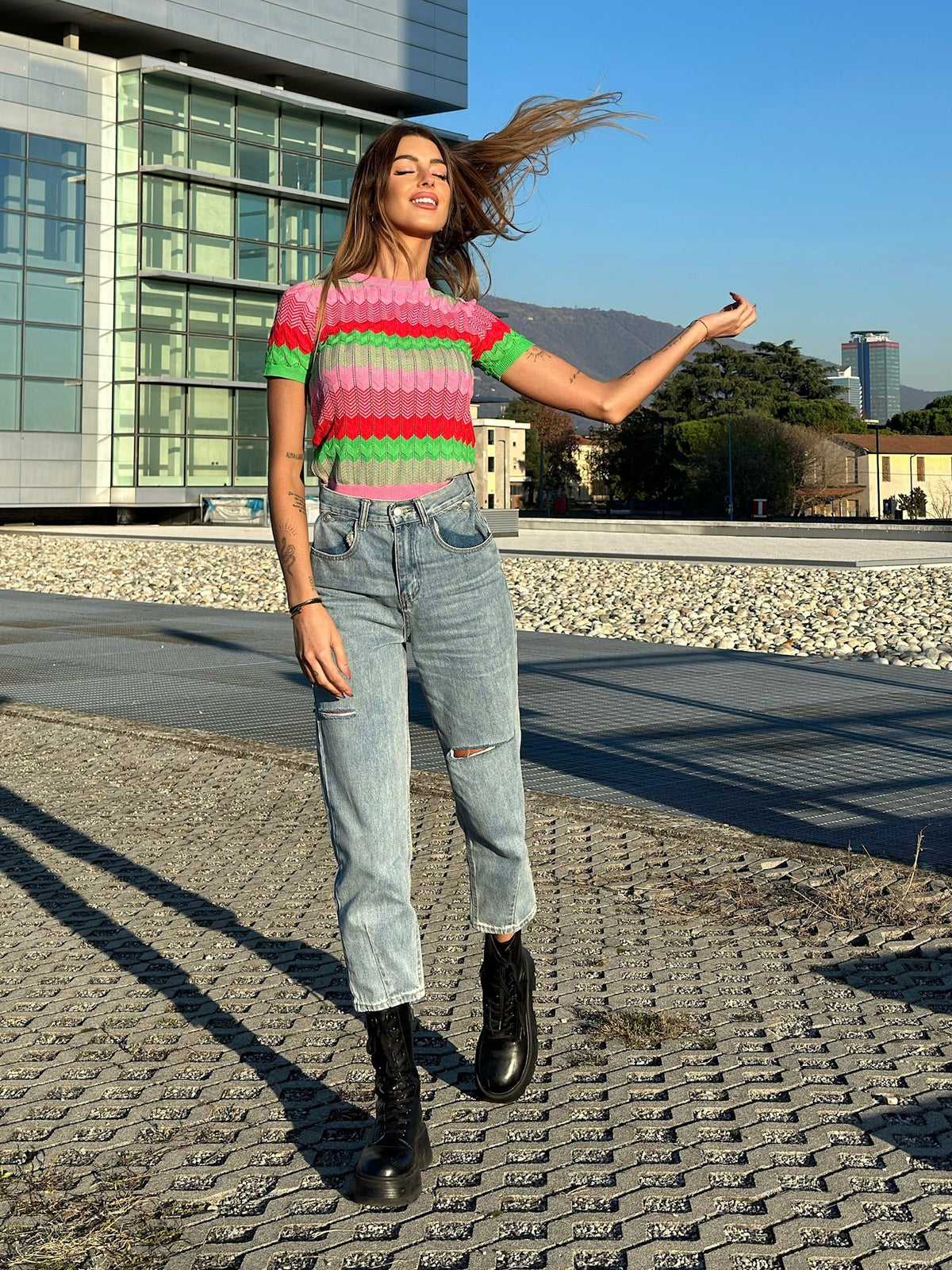 jeans ampio con strappi