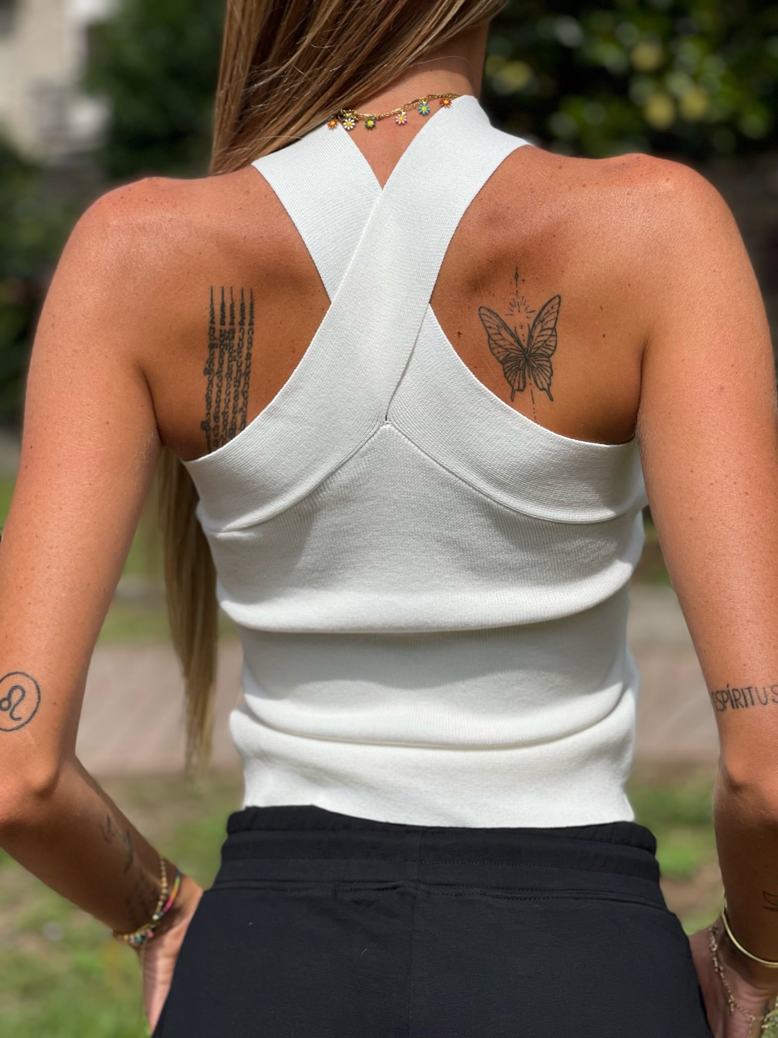 Top con incrocio sul collo bianco