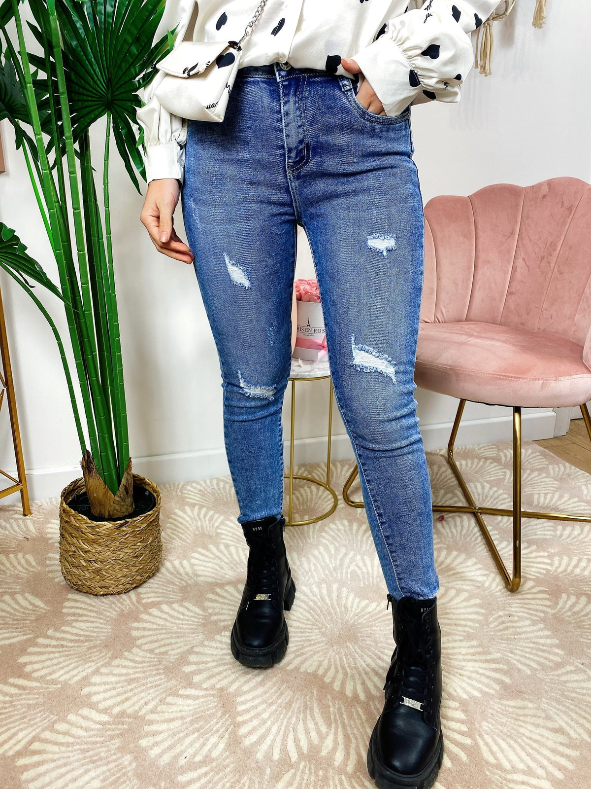 Jeans easy con strappi