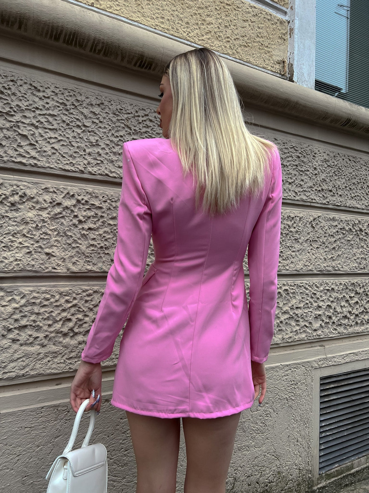 Abito a blazer con bottone rosa barbie