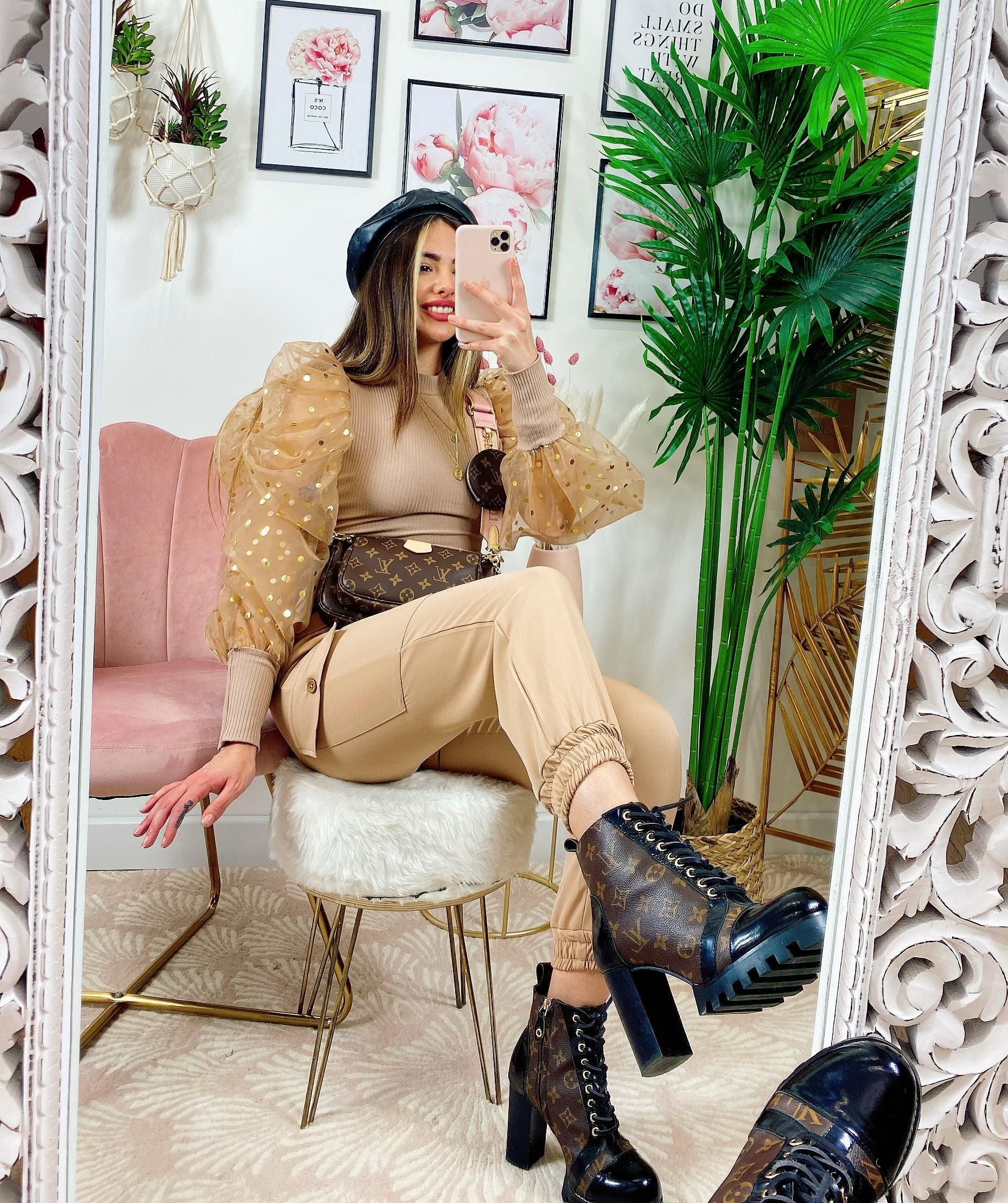 Pantalone con tasche laterali e cintura beige