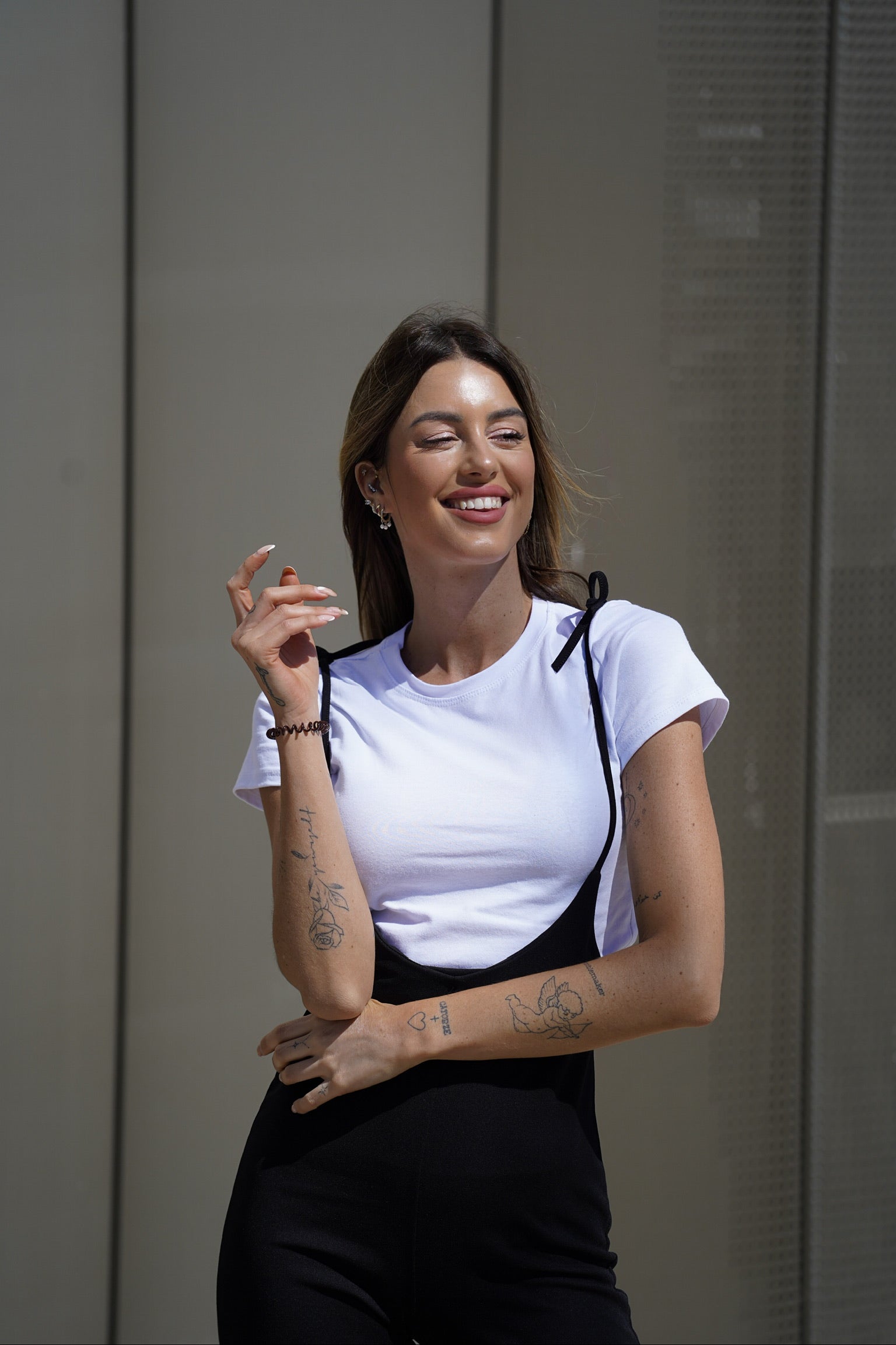 Tuta nera con fiocchetti