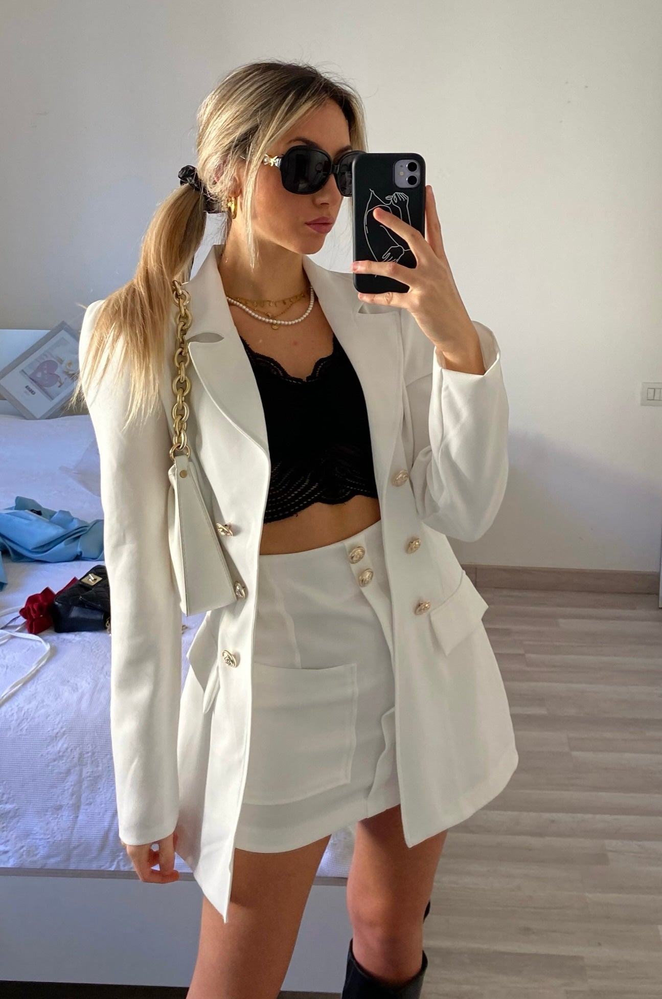 Completo giacca e gonna bottoni oro bianco