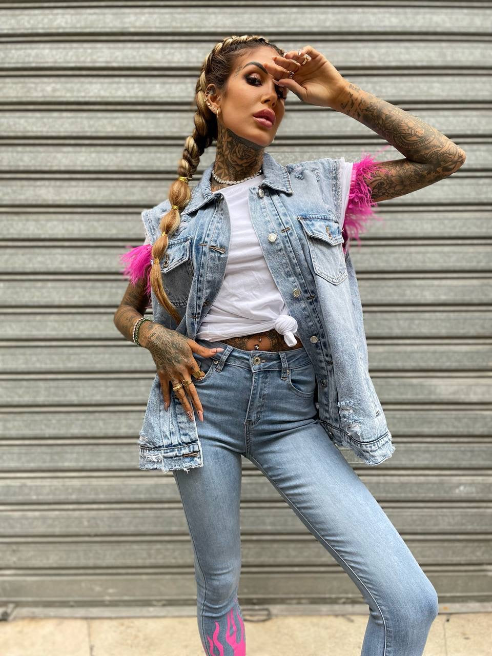 T-shirt con piume Fuxia