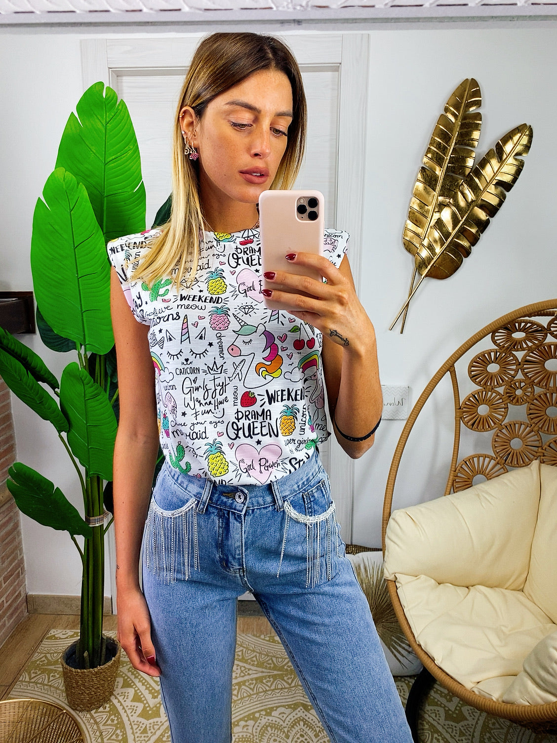 Maglia con spalline bombate e unicorni