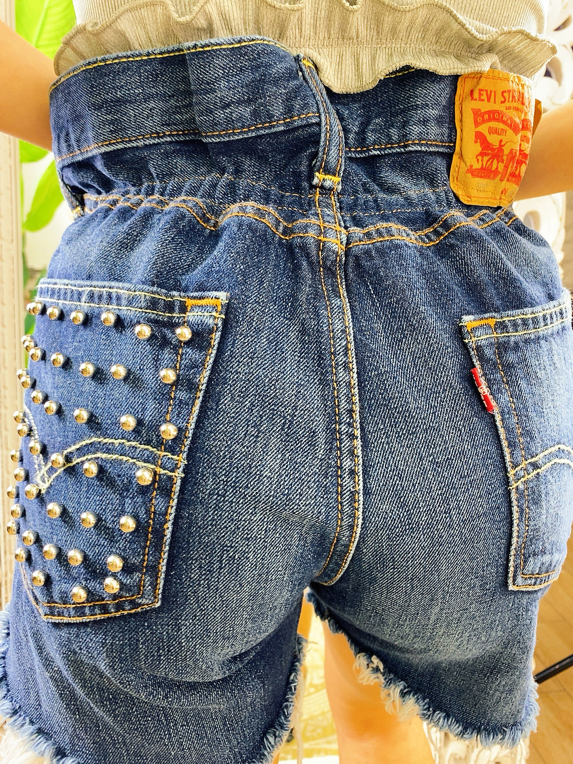 Short Vintage Levi’s jeans scuro con borchie argento