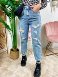 Jeans con strappi sfrangiato sotto