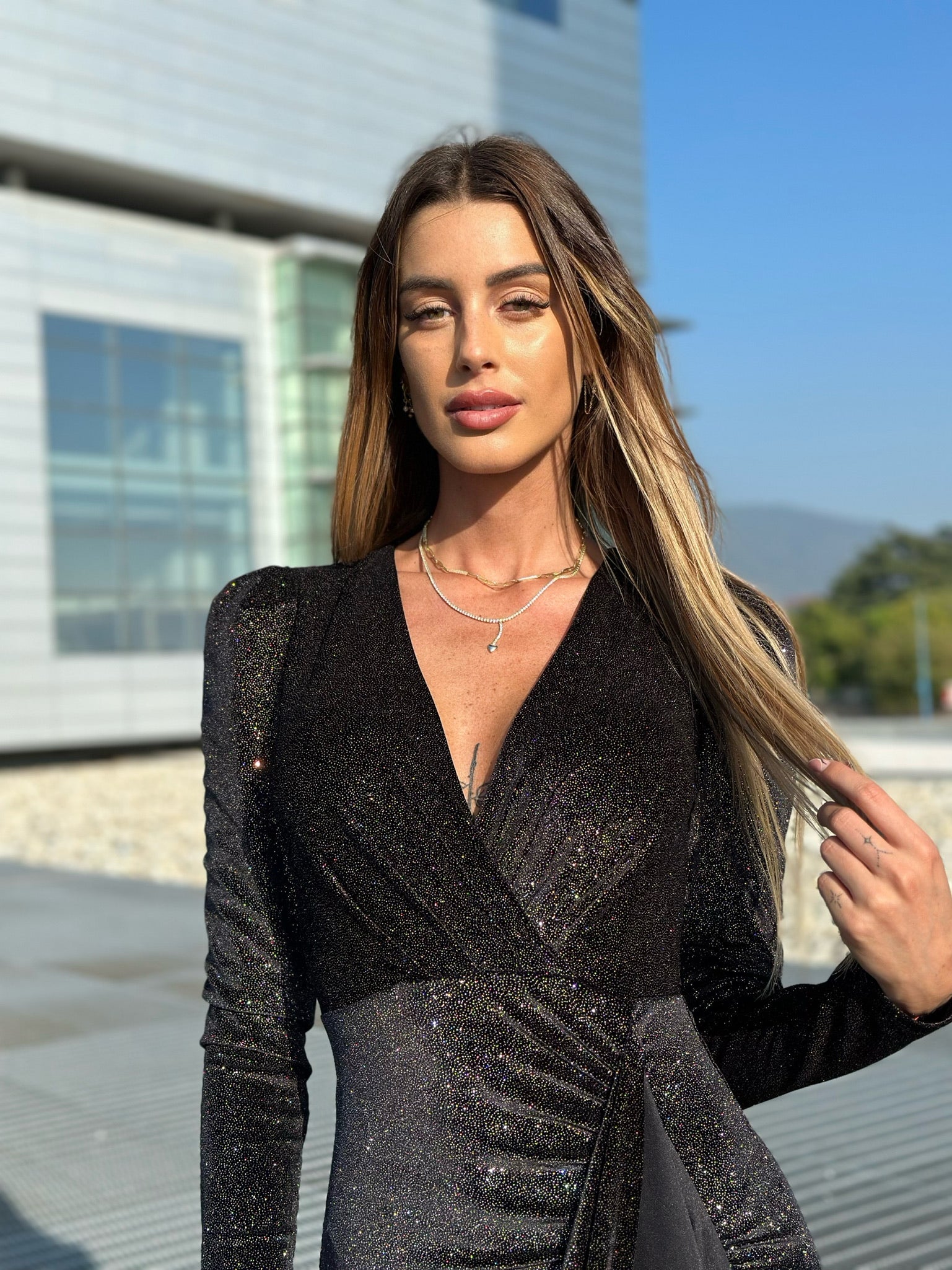 Abito in velluto con brillantini e fusciacca