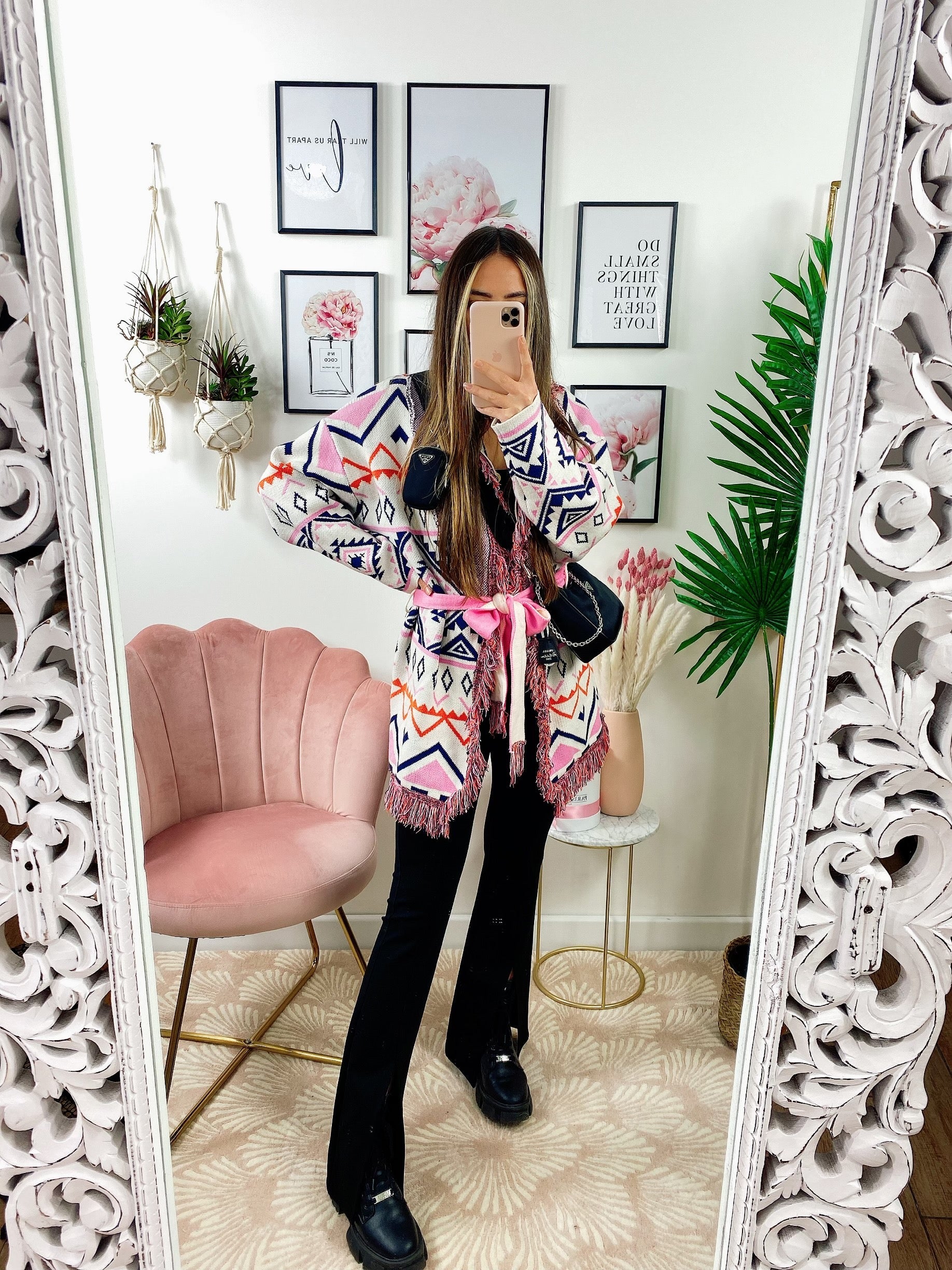 Cardigan A rombi dettagli rosa con frange e cinta