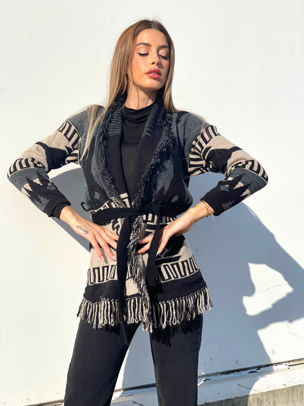 Cardigan frange e cinta dettaglio beige