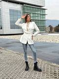 Blazer bianco con cintura