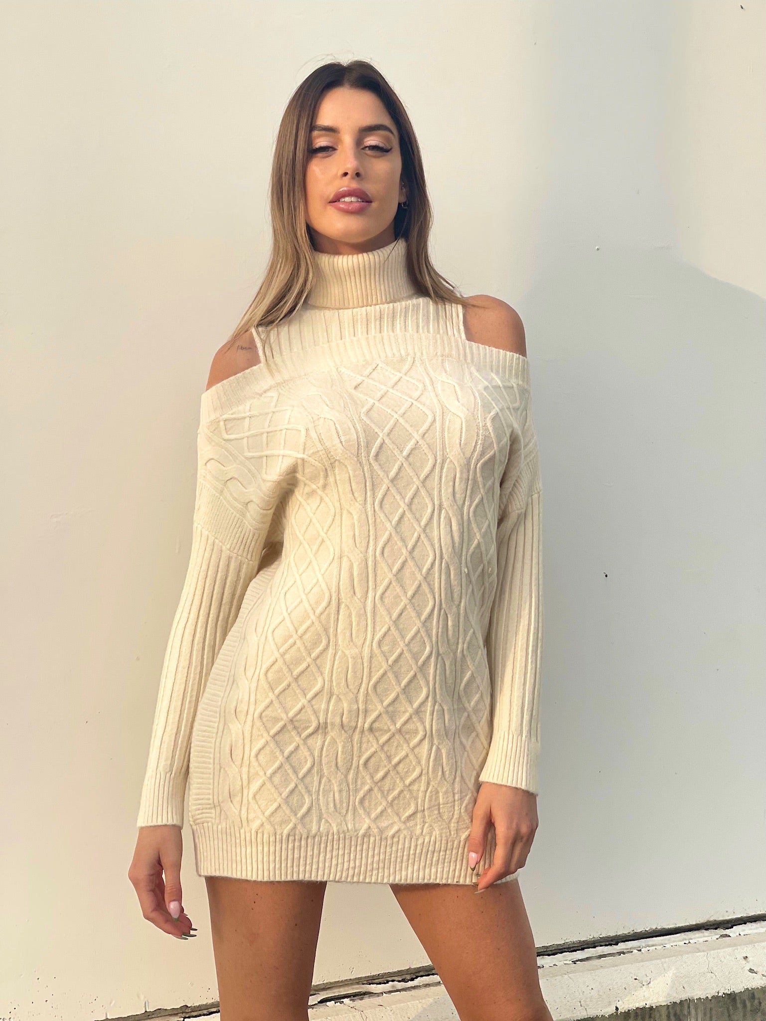 Maxi maglia a collo alto beige