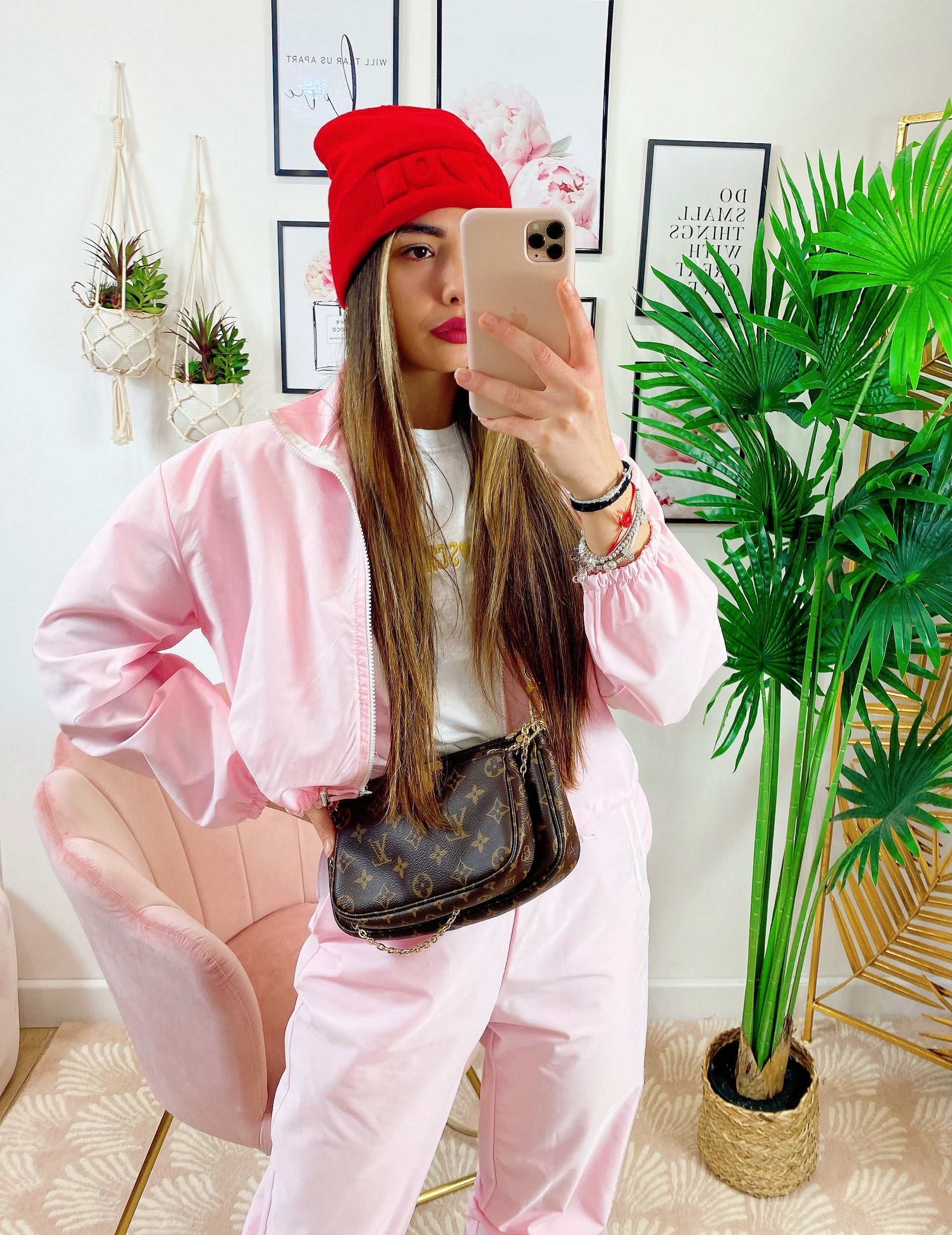 Completo sportivo con righe Rosa