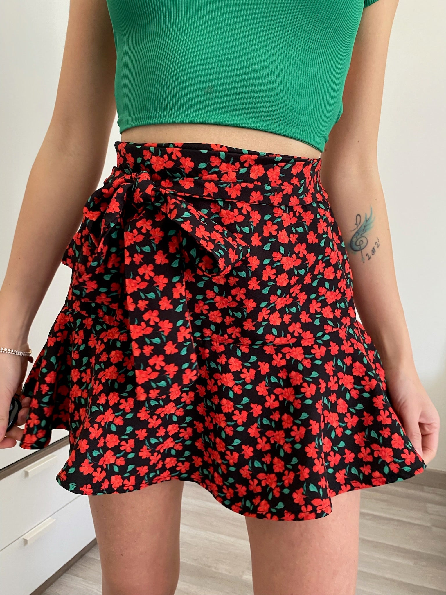 Gonna pantalone fiori rossi