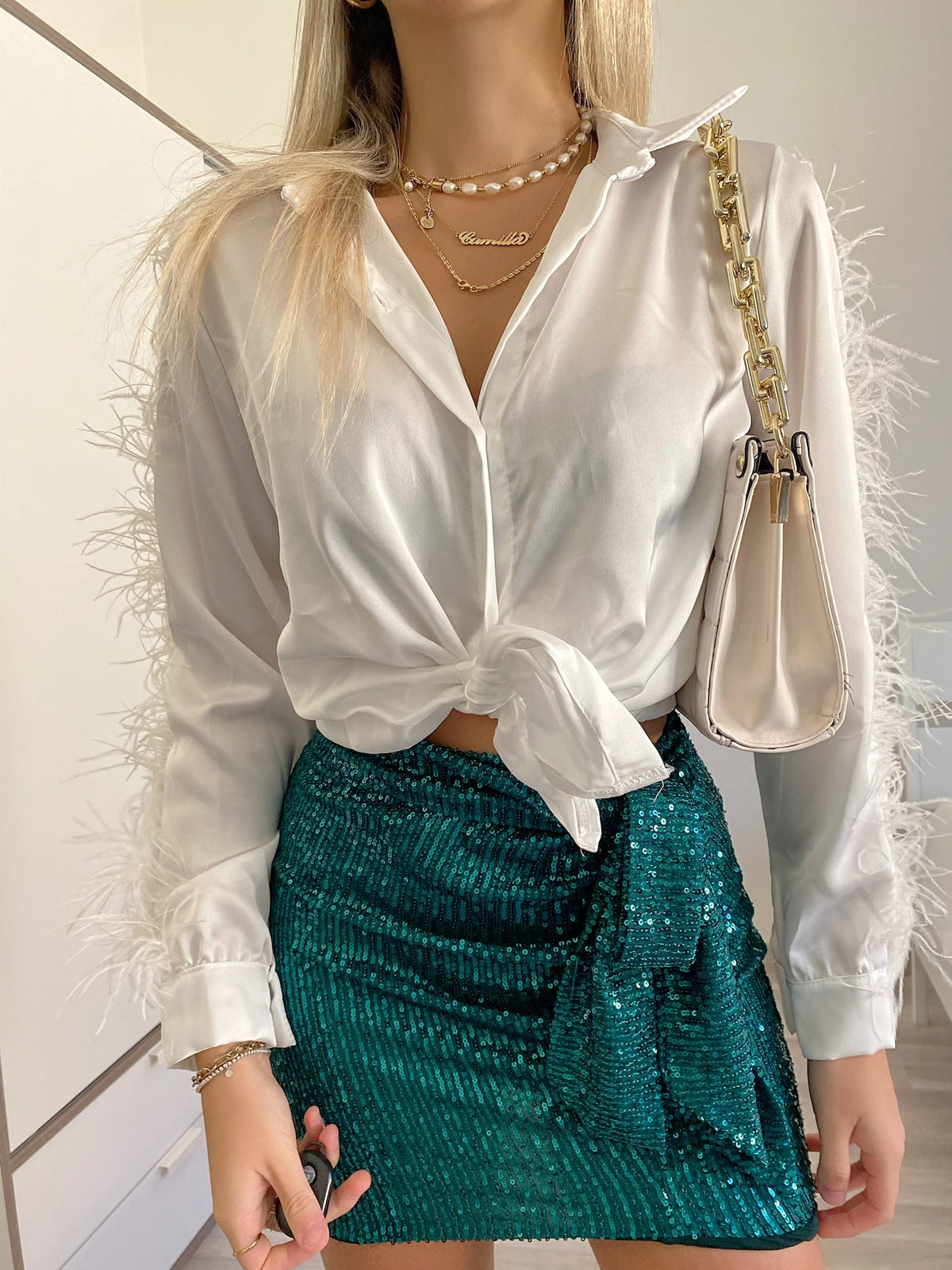 Camicia bianca con piume