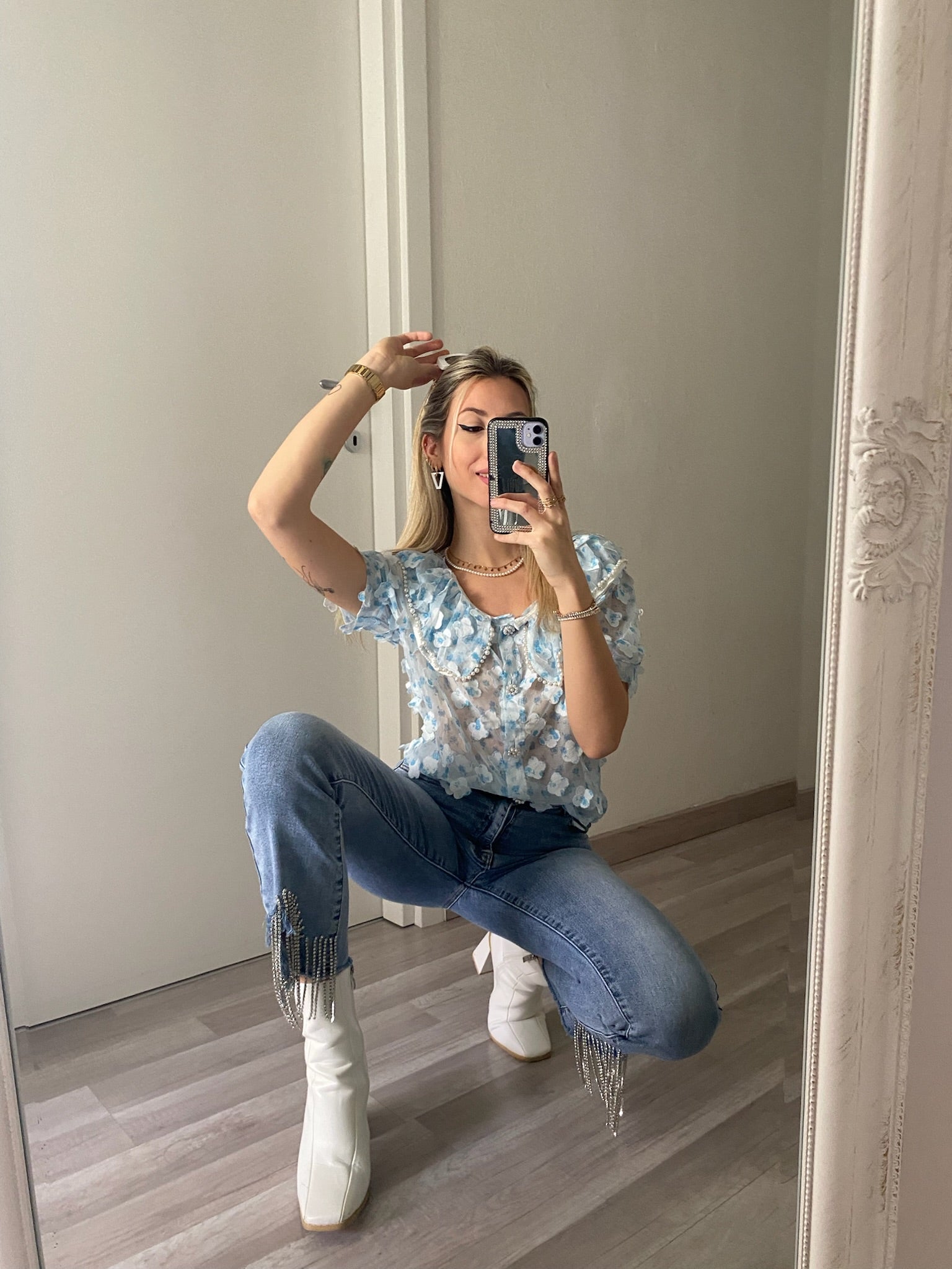 Camicia celeste a manica corta con fiori