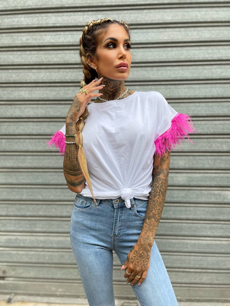 T-shirt con piume Fuxia