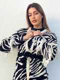 Cardigan zebrato nero con frange e cinta