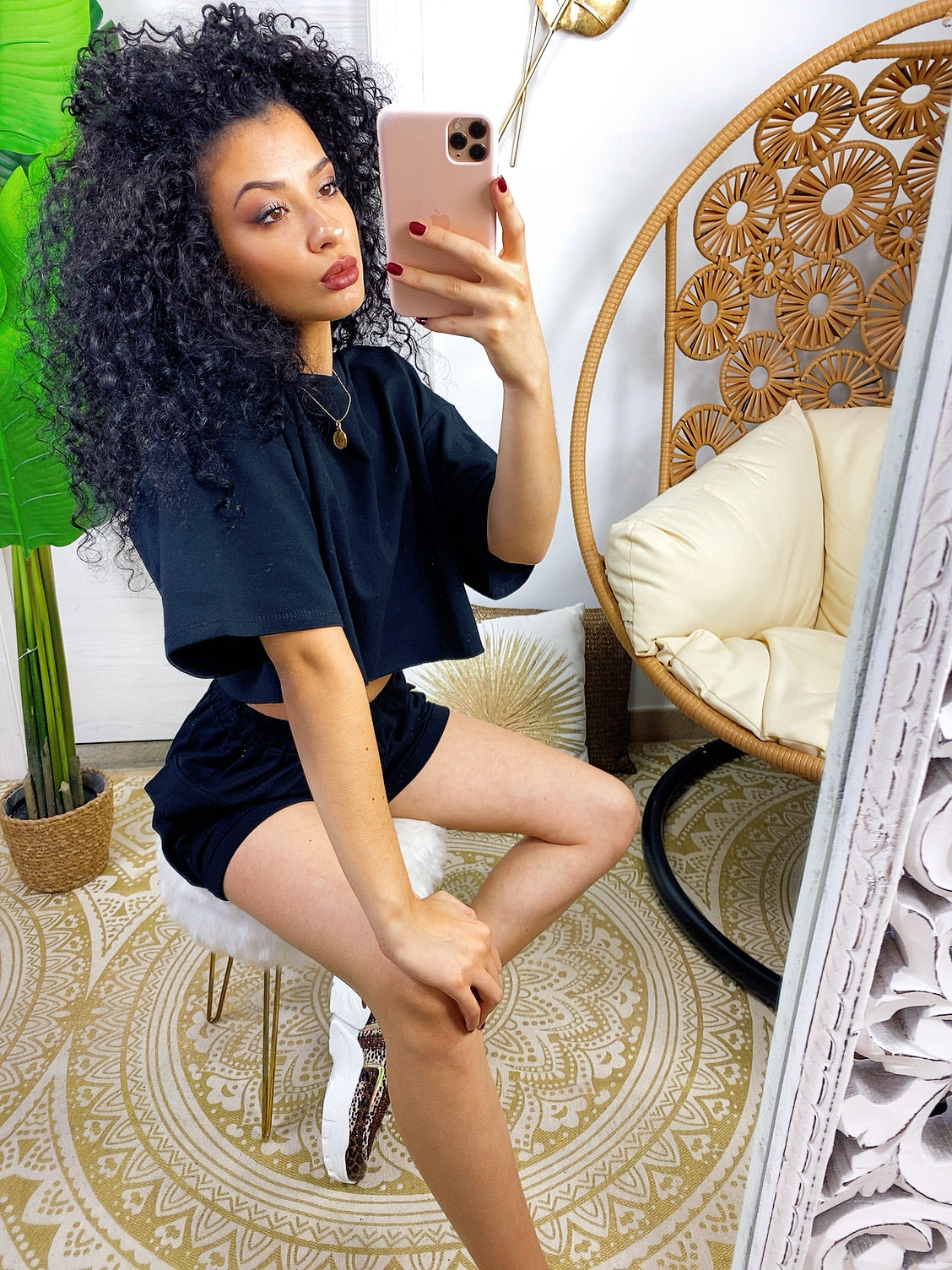 Completo sportivo maglia e pantaloncino nero