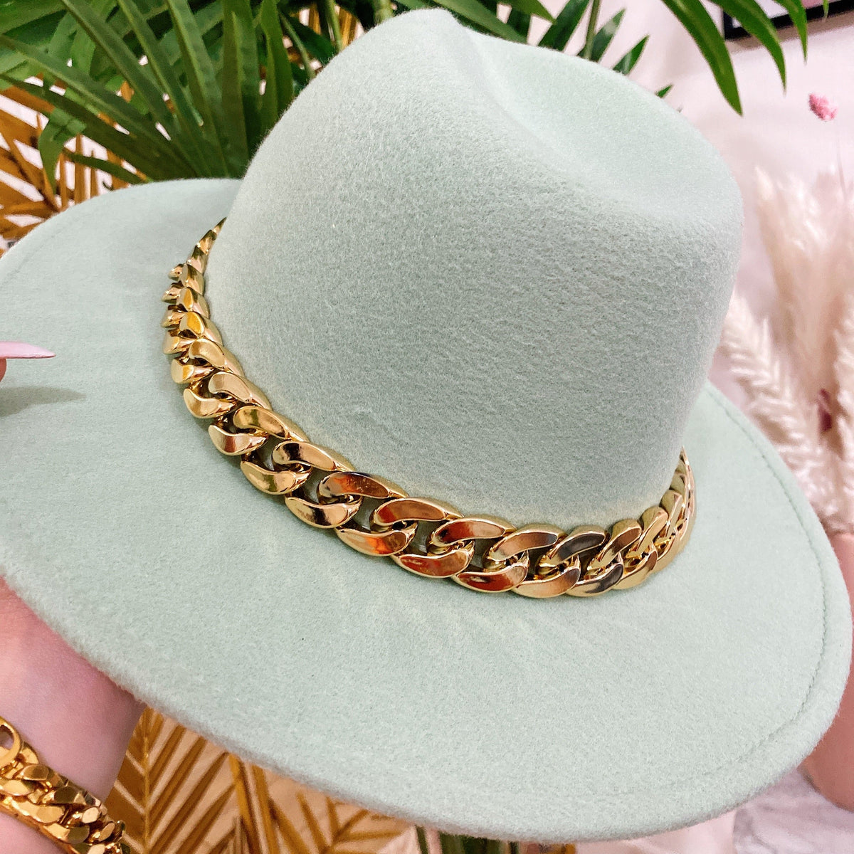 Cappello tiffany con catena