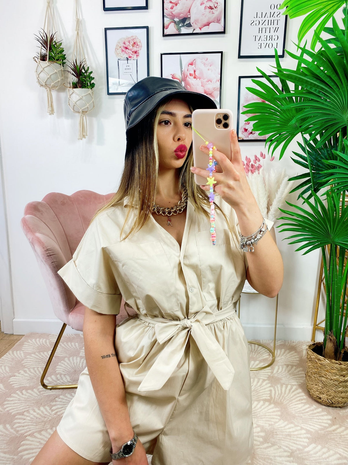 Tutina beige con cintura e bottoni