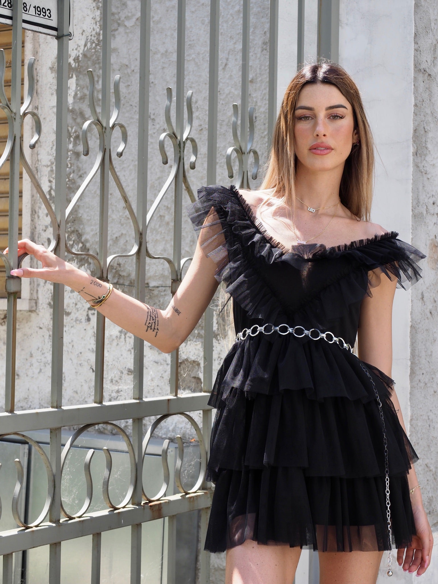 Abito a balze in tulle nero