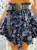 Gonna a balze asimmetrica con fiori