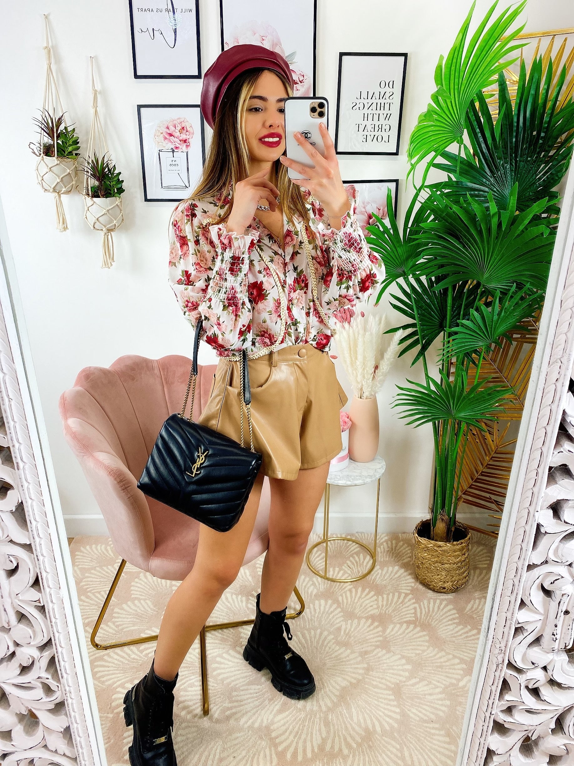 Camicia fiorata con ricami base bianca