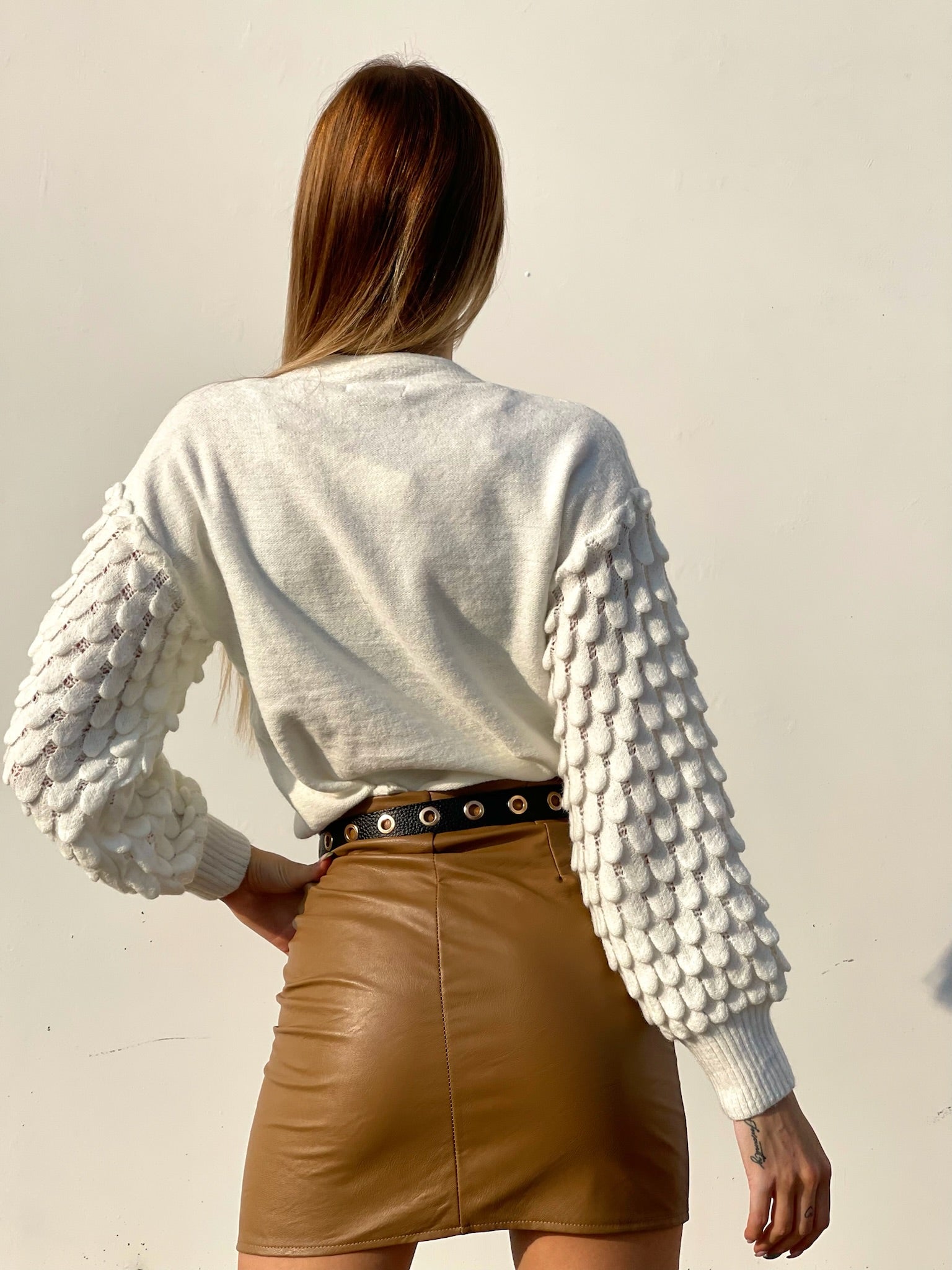 Maglione con onde e bottoni gioiello Bianco