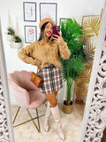 Maglione a trecce camel, bottoni gioiello