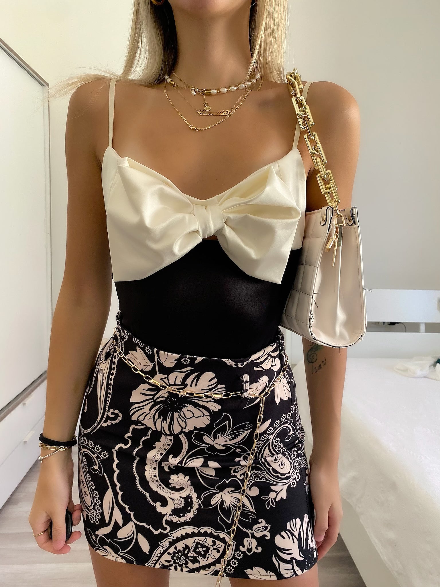 Body con fiocco