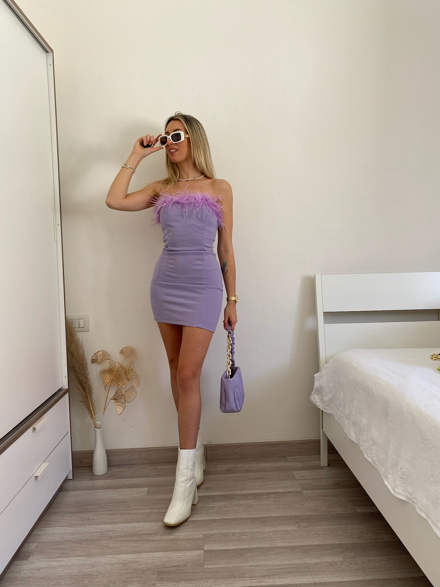Abito con piume lilla