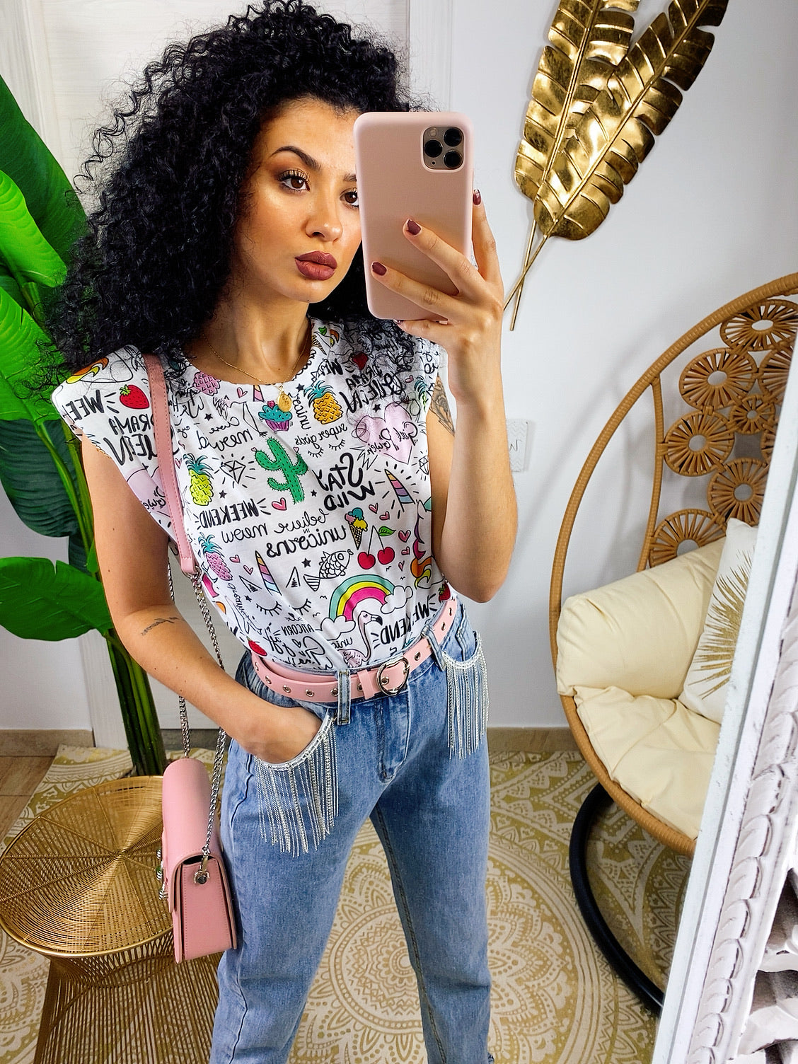 Maglia con spalline bombate e unicorni