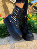 Biker nero con borchie argento