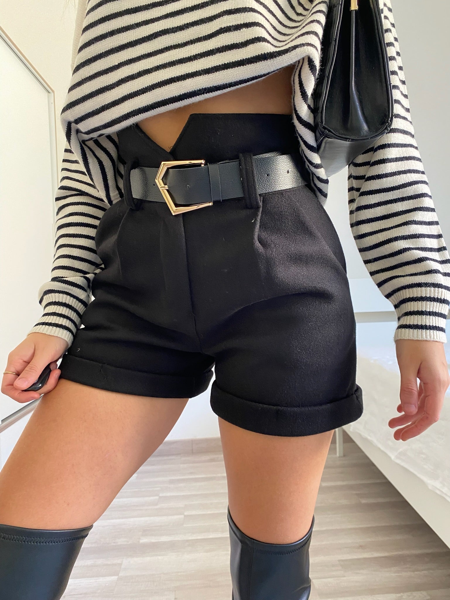 Short nero in panno con cintura