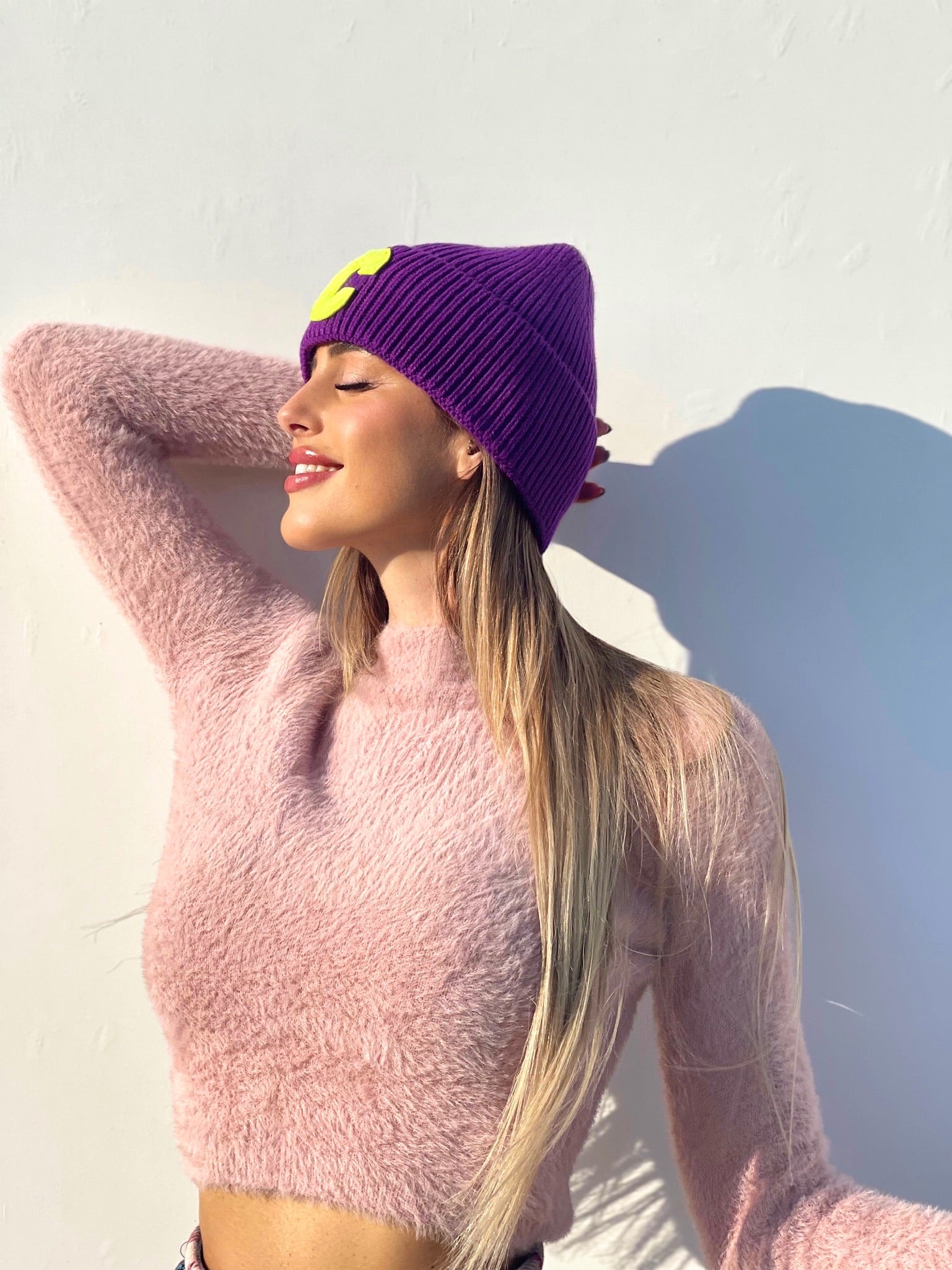 Cappello viola con C