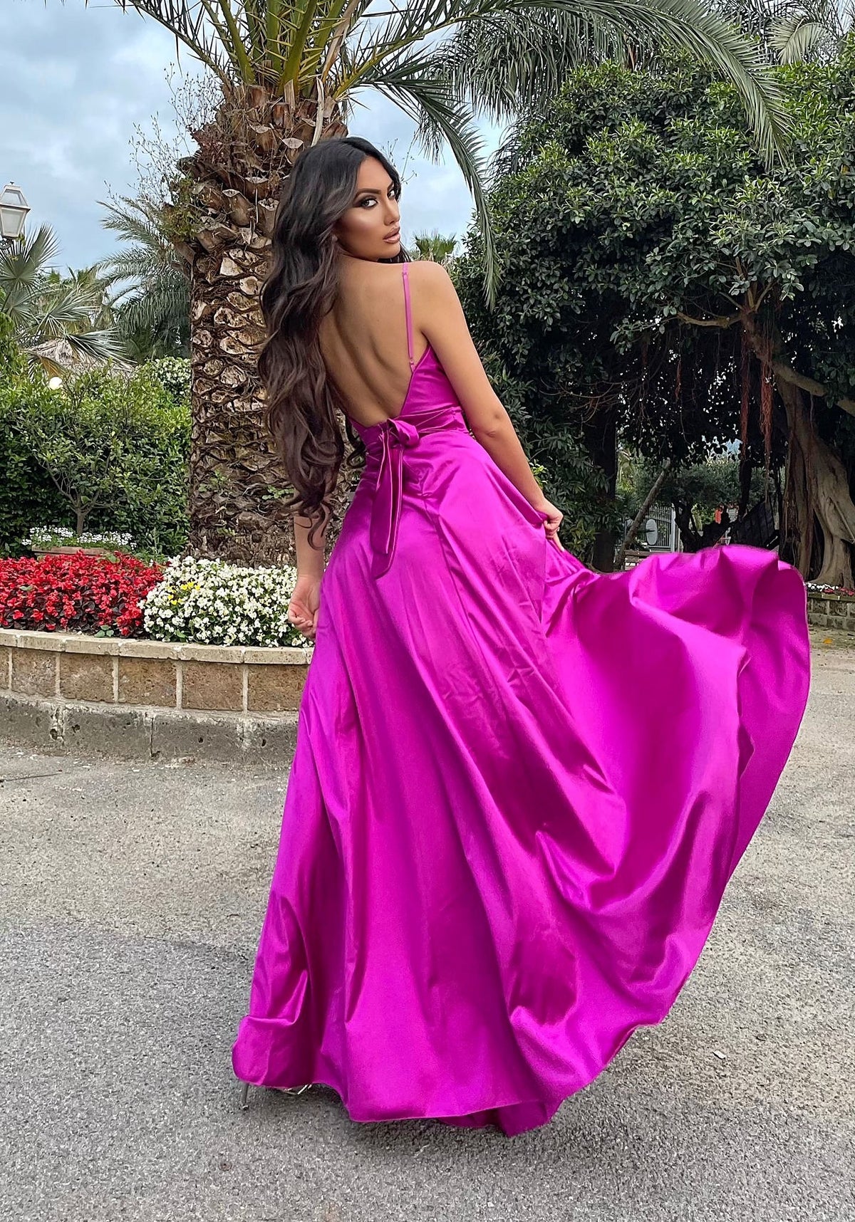 Abito in raso lungo con maxi gonna peonia