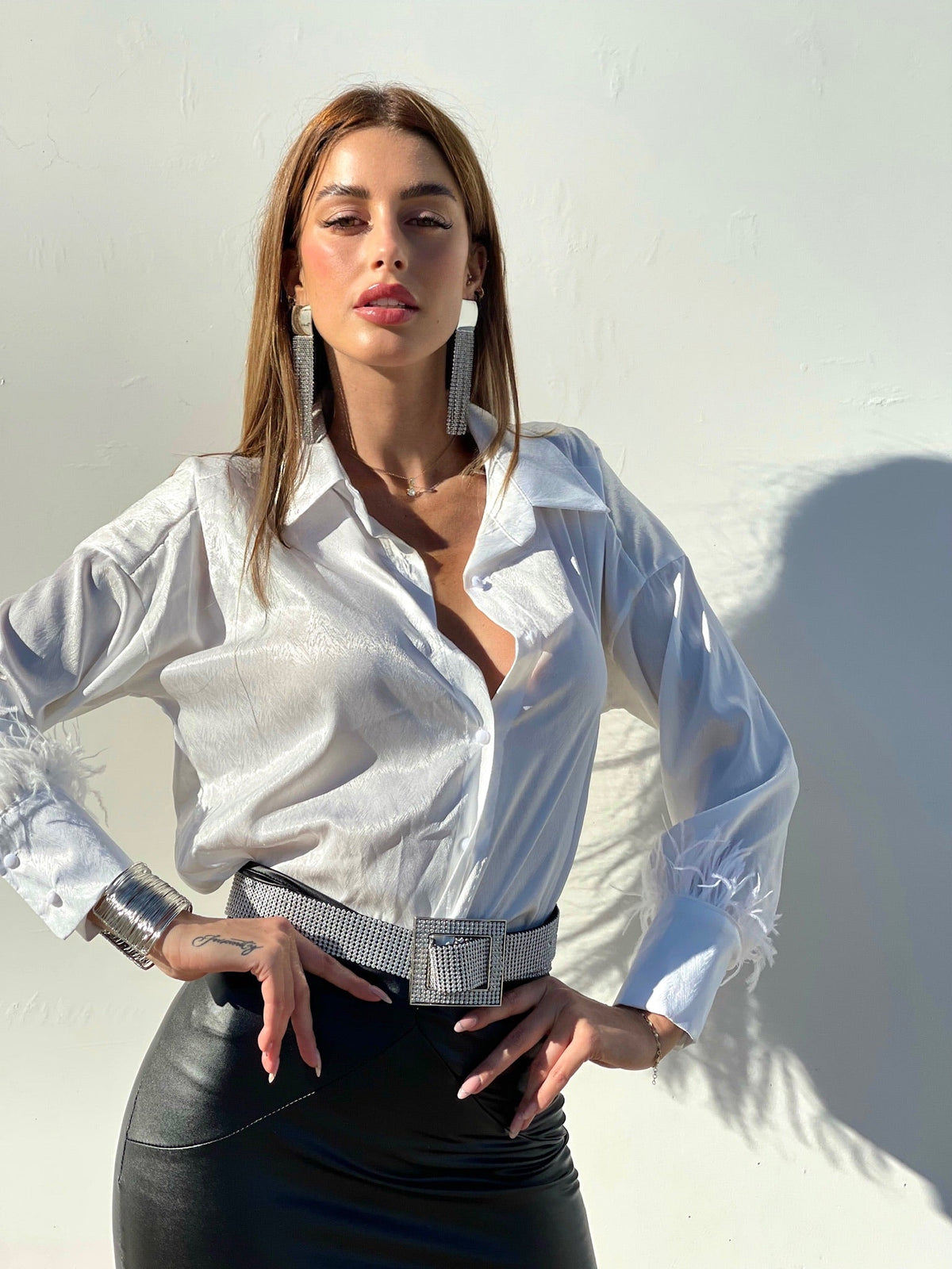 Camicetta bianca con piume