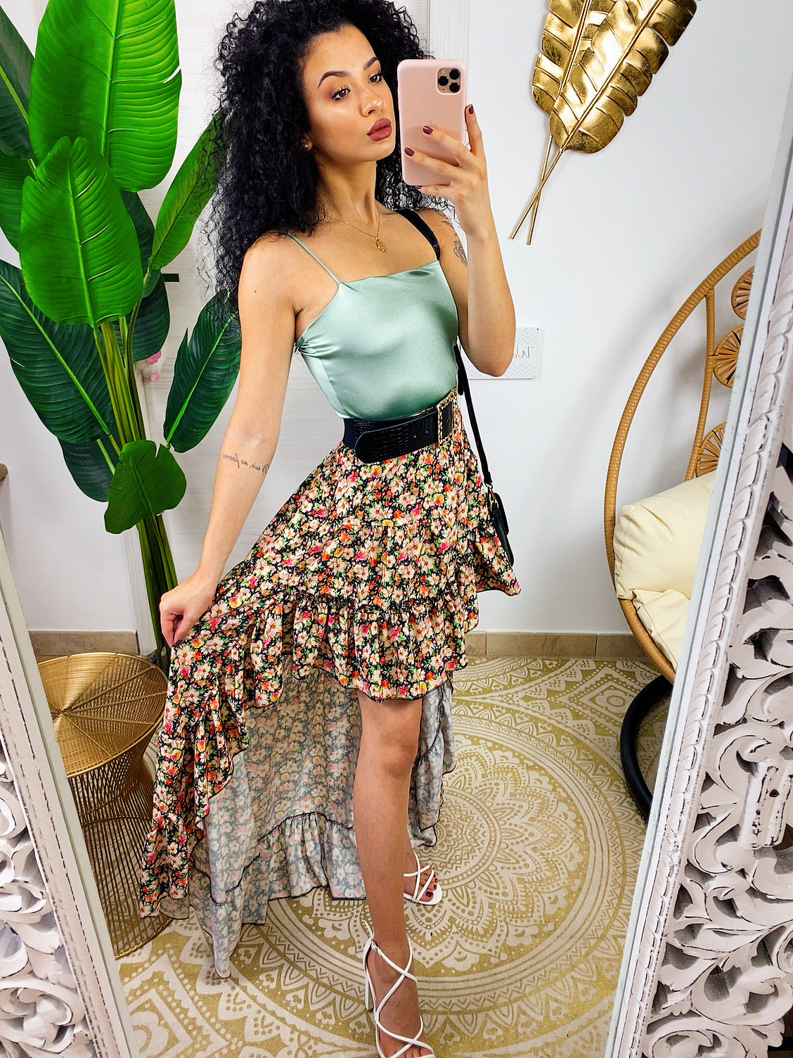 Maxi gonna con fiori corta davanti