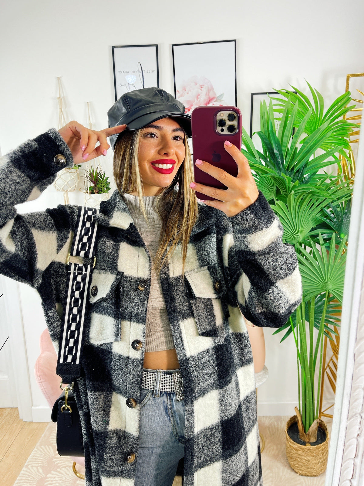 Cappello in eco pelle con visiera