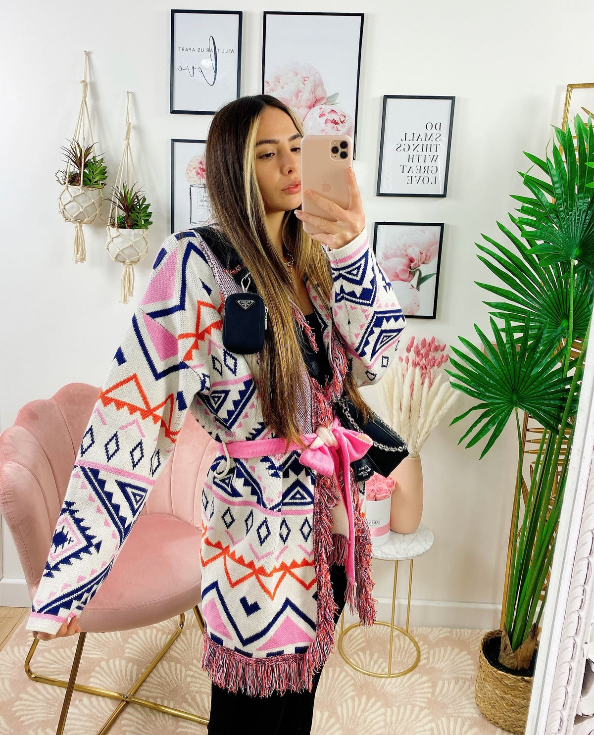 Cardigan A rombi dettagli rosa con frange e cinta