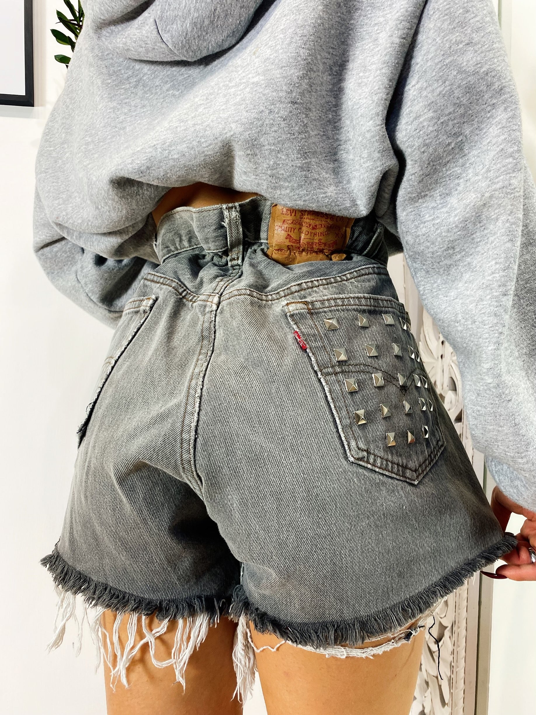 Levi’s Vintage grigio chiaro con borchie